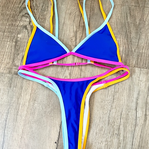 SHEIN color block cheeky thong bikini set S - Picture 5 of 6